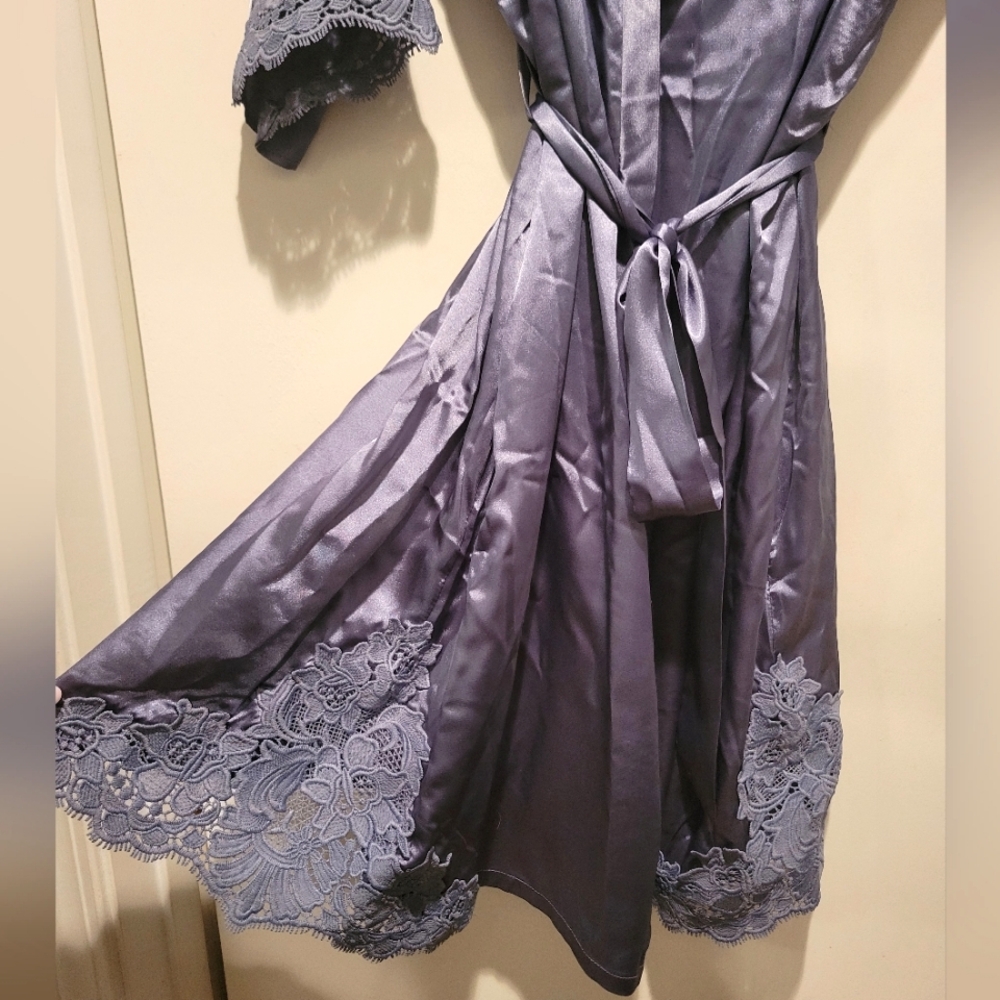 Satin robe with lace detail